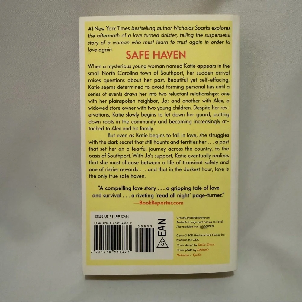 Nicholas Sparks 'Safe Haven' Novel - Blue Cover - Picture 2 of 6